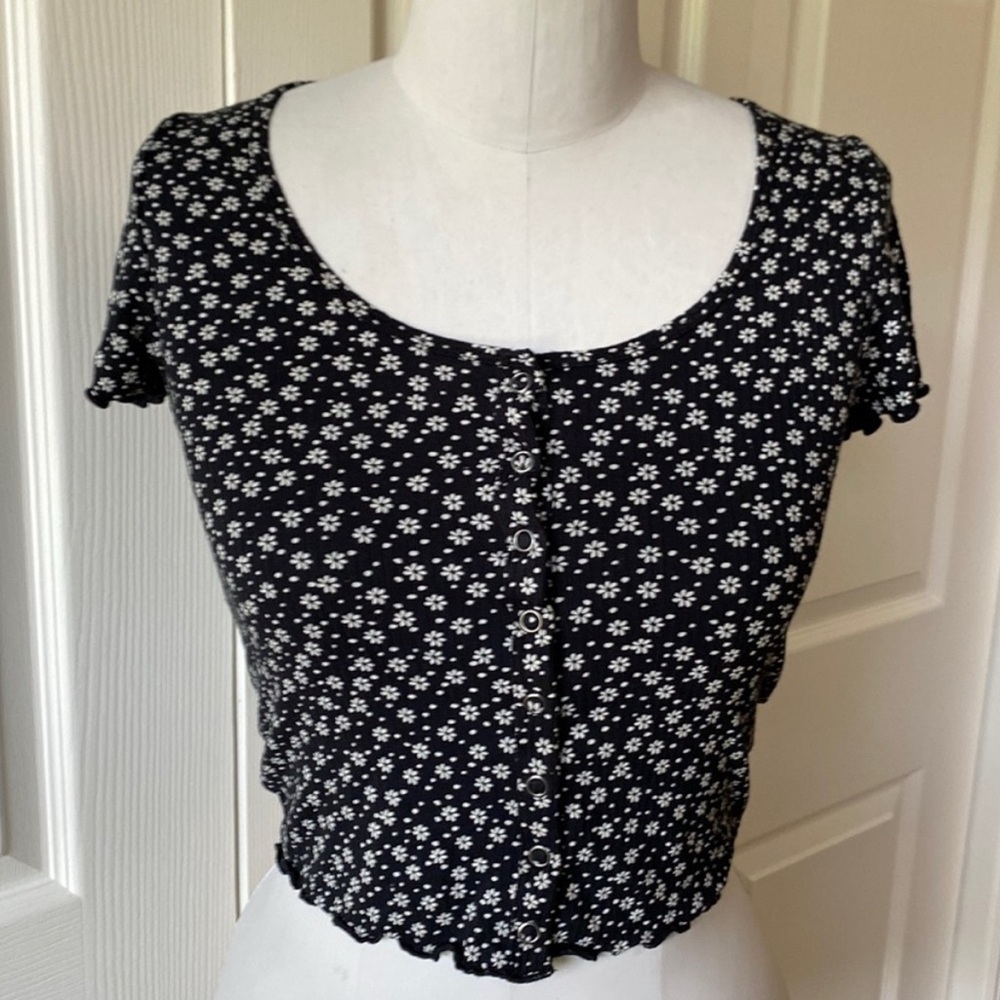 American Eagle Cropped Soft‎ & Sexy Ribbed Shirt - Size Med Black Floral Print